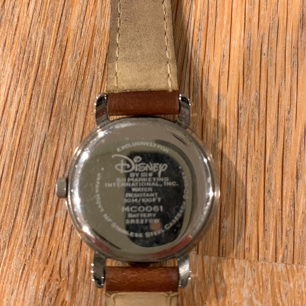 Vintage Disney Pooh watch with bees - Picture 3 of 4